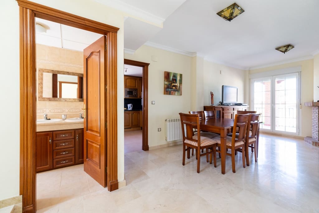 5 soveværelse Villa til salg i Dilar med swimmingpool garage - € 399.000 (Ref: 9141883)