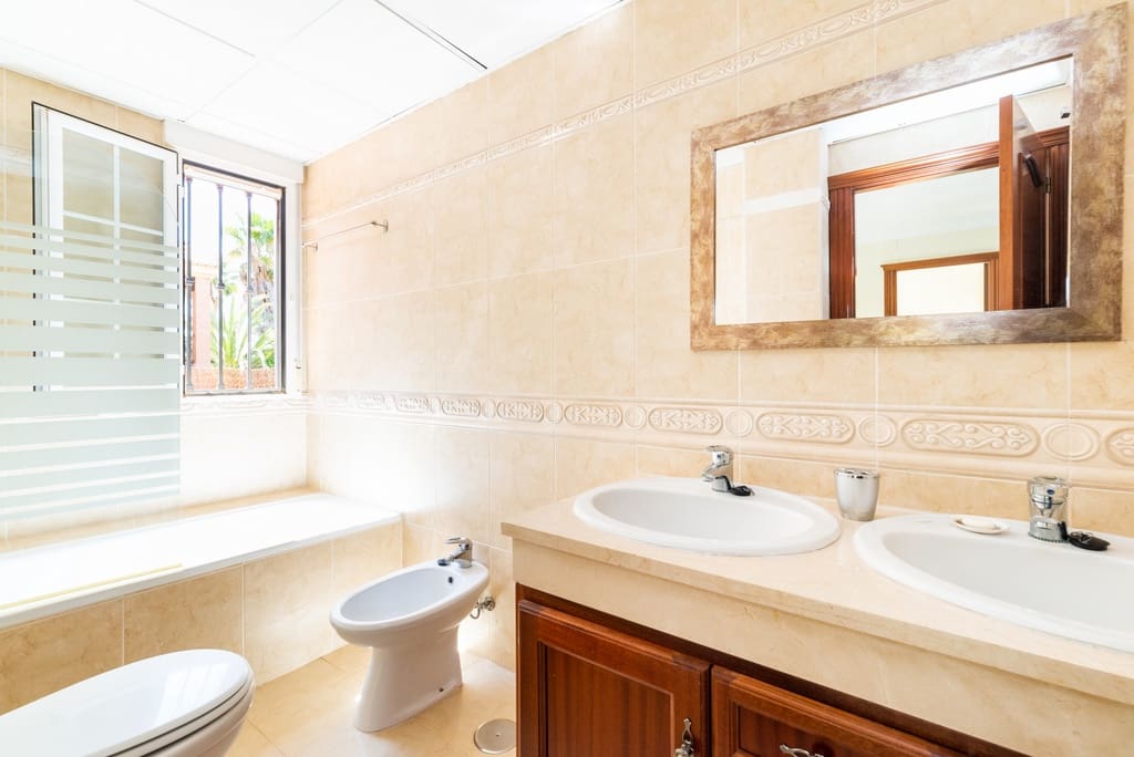 5 soveværelse Villa til salg i Dilar med swimmingpool garage - € 399.000 (Ref: 9141883)