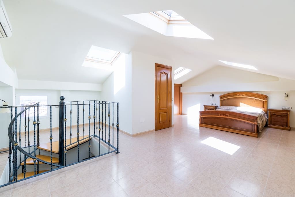 5 soveværelse Villa til salg i Dilar med swimmingpool garage - € 399.000 (Ref: 9141883)