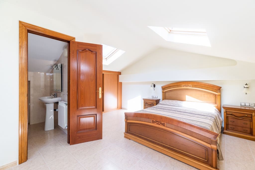 5 soveværelse Villa til salg i Dilar med swimmingpool garage - € 399.000 (Ref: 9141883)