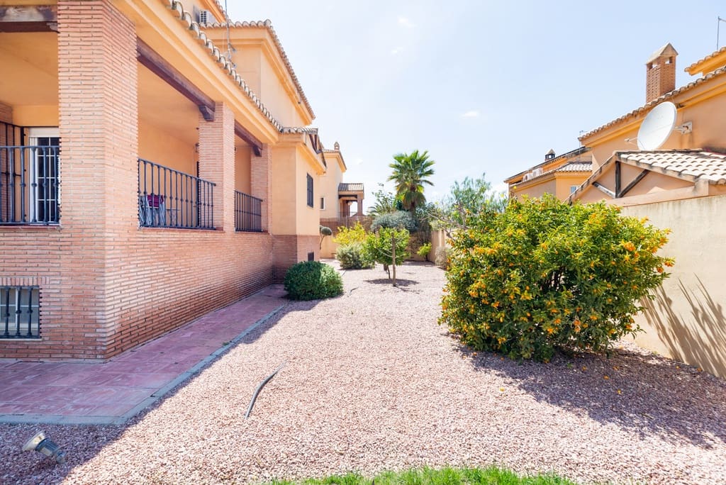 5 soveværelse Villa til salg i Dilar med swimmingpool garage - € 399.000 (Ref: 9141883)