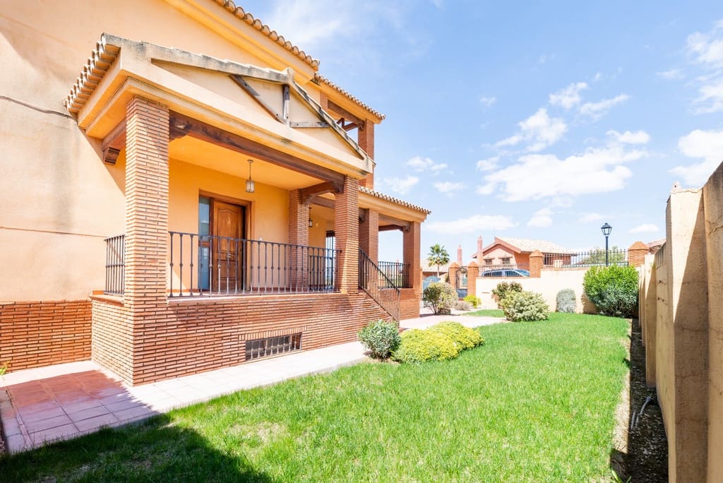 5 soveværelse Villa til salg i Dilar med swimmingpool garage - € 399.000 (Ref: 9141883)