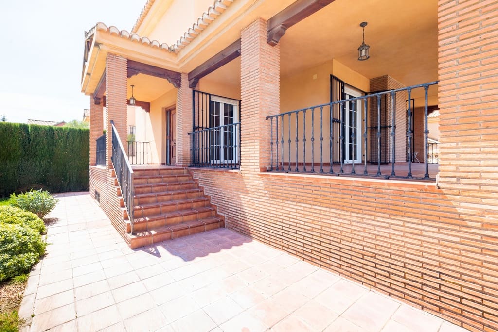 5 soveværelse Villa til salg i Dilar med swimmingpool garage - € 399.000 (Ref: 9141883)