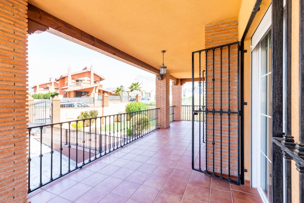 5 soveværelse Villa til salg i Dilar med swimmingpool garage - € 399.000 (Ref: 9141883)