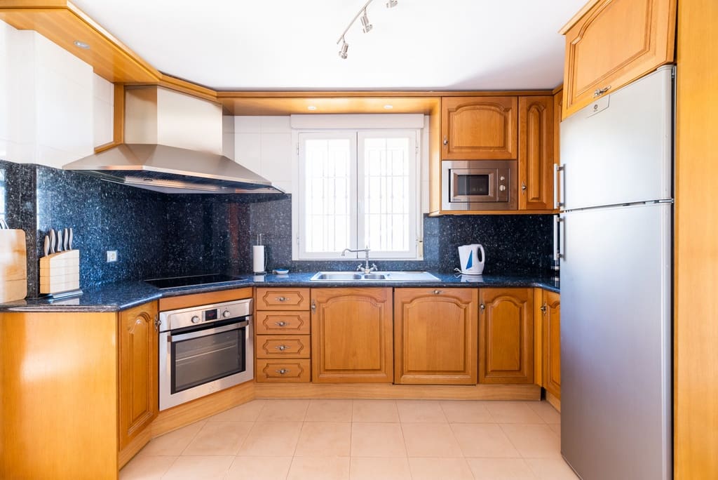 5 soveværelse Villa til salg i Dilar med swimmingpool garage - € 399.000 (Ref: 9141883)