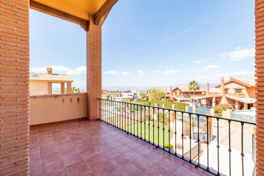 5 soveværelse Villa til salg i Dilar med swimmingpool garage - € 399.000 (Ref: 9141883)