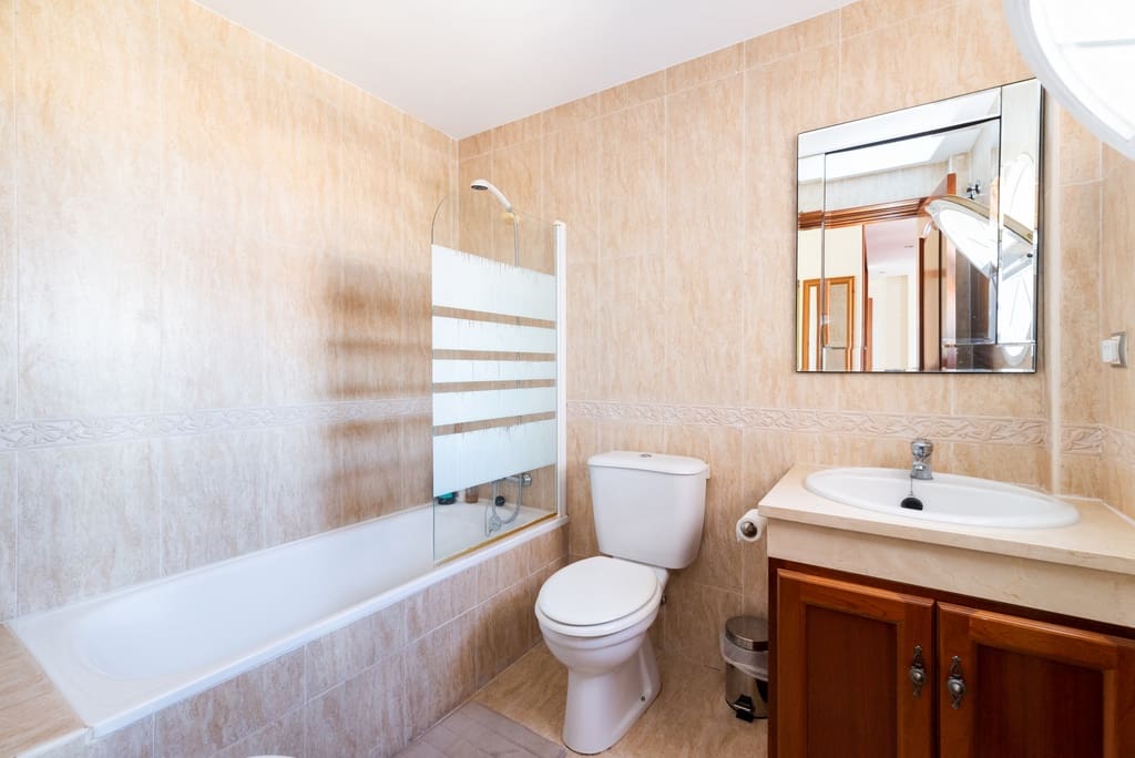 5 soveværelse Villa til salg i Dilar med swimmingpool garage - € 399.000 (Ref: 9141883)