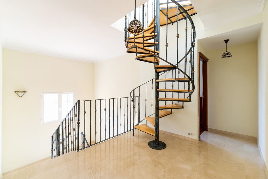 5 soveværelse Villa til salg i Dilar med swimmingpool garage - € 399.000 (Ref: 9141883)