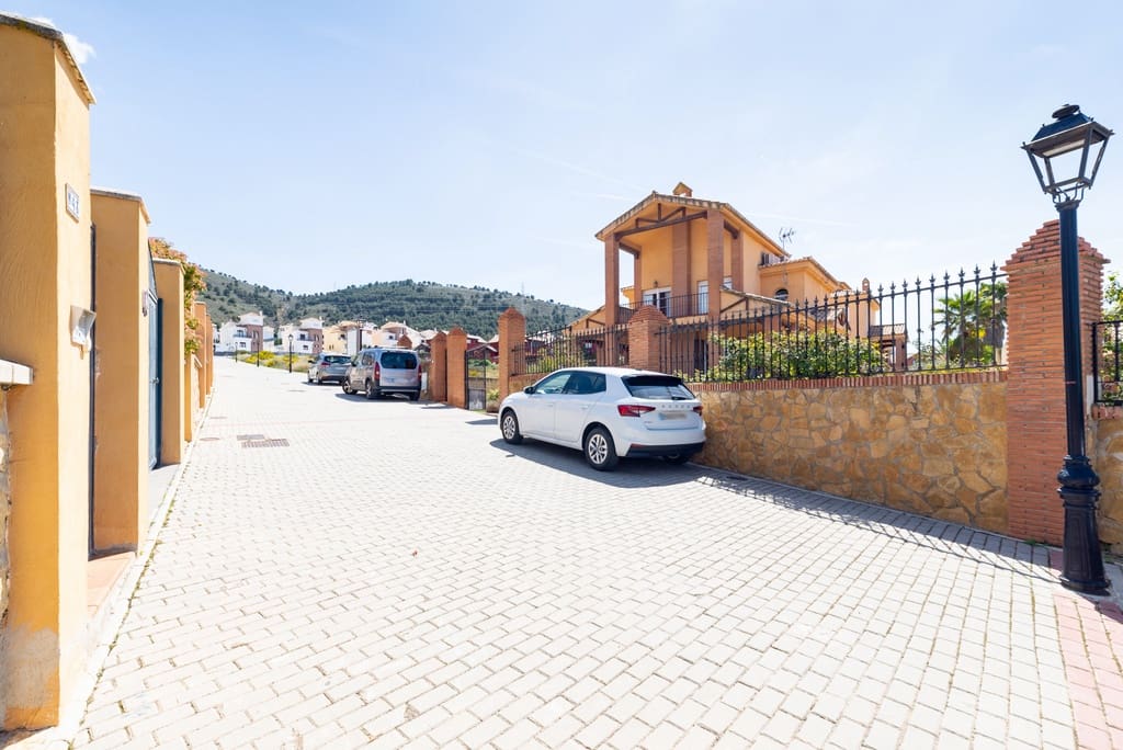 5 soveværelse Villa til salg i Dilar med swimmingpool garage - € 399.000 (Ref: 9141883)