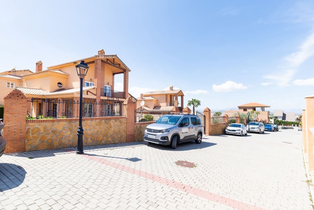 5 soveværelse Villa til salg i Dilar med swimmingpool garage - € 399.000 (Ref: 9141883)