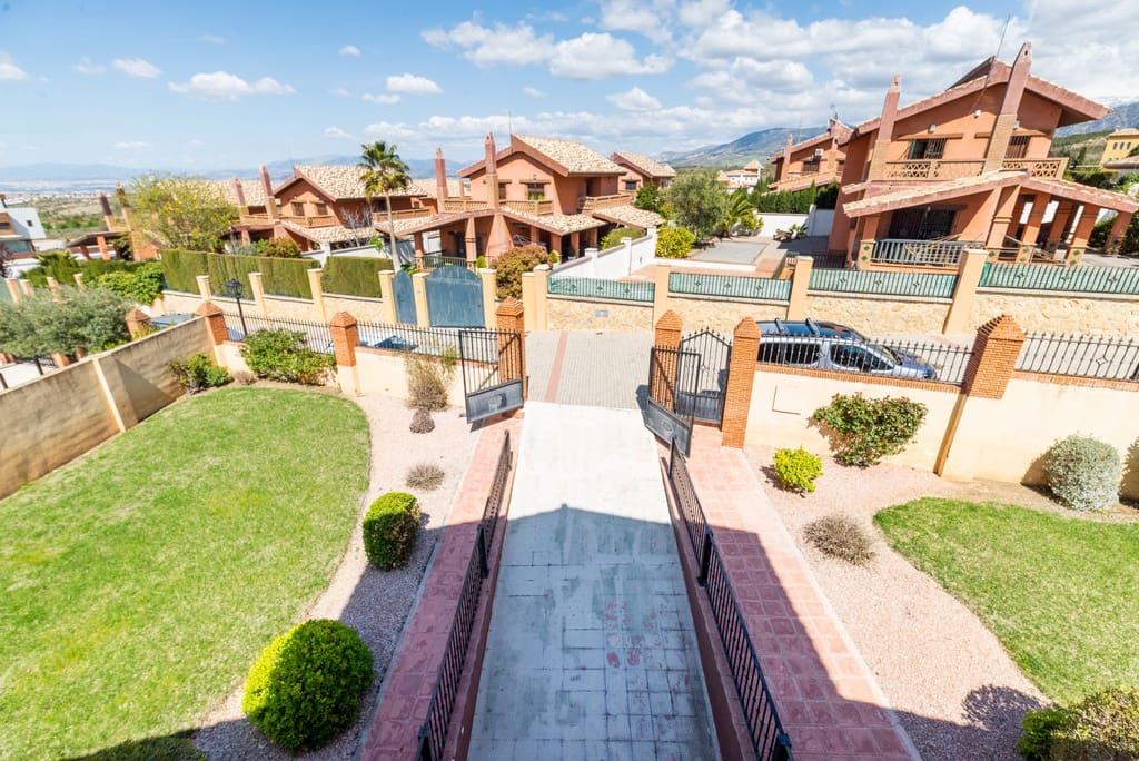 5 soveværelse Villa til salg i Dilar med swimmingpool garage - € 399.000 (Ref: 9141883)