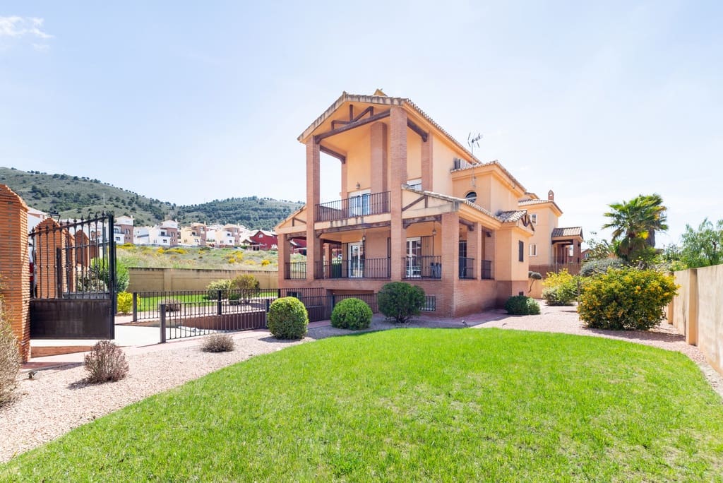 5 soveværelse Villa til salg i Dilar med swimmingpool garage - € 399.000 (Ref: 9141883)