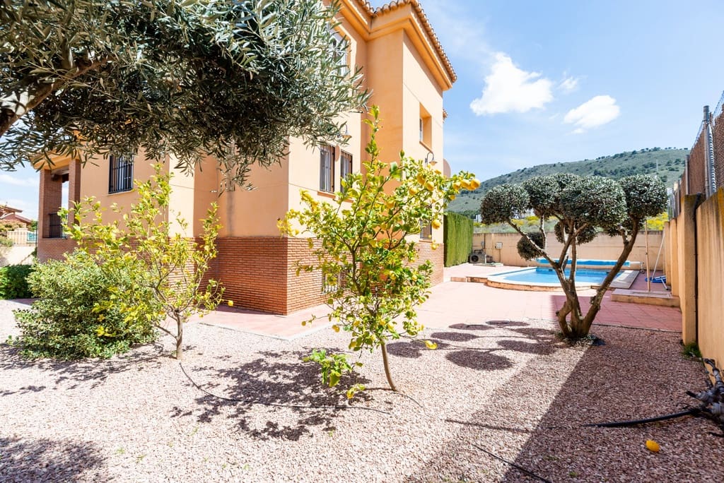 5 soveværelse Villa til salg i Dilar med swimmingpool garage - € 399.000 (Ref: 9141883)