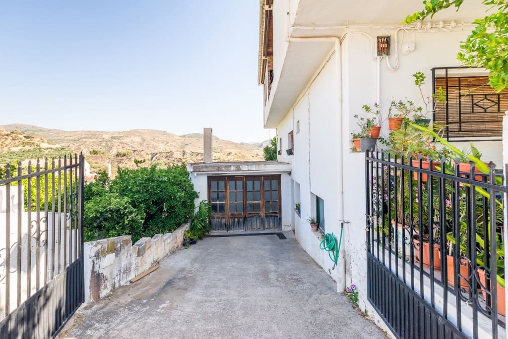 4 soveværelse Byhus til salg i Restabal med garage - € 250.000 (Ref: 9164449)