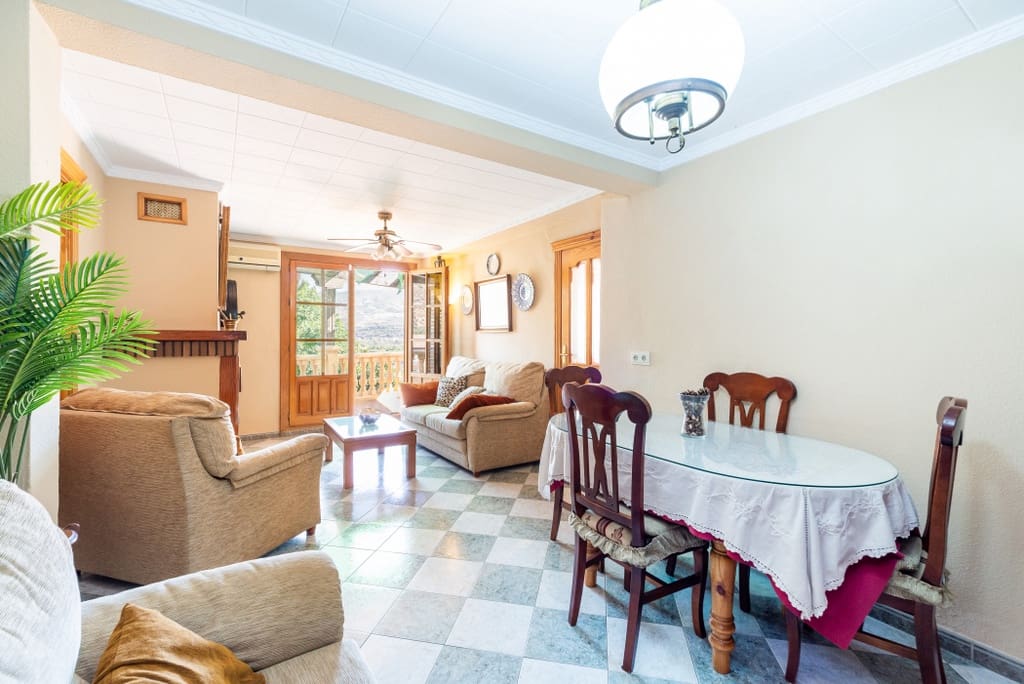 4 soveværelse Byhus til salg i Restabal med garage - € 250.000 (Ref: 9164449)