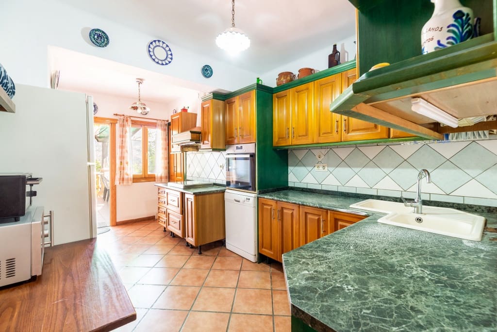 4 soveværelse Byhus til salg i Restabal med garage - € 250.000 (Ref: 9164449)