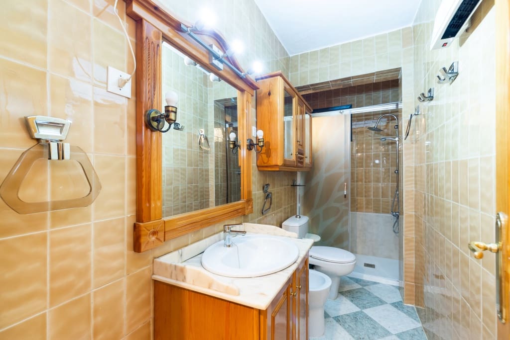 4 soveværelse Byhus til salg i Restabal med garage - € 250.000 (Ref: 9164449)