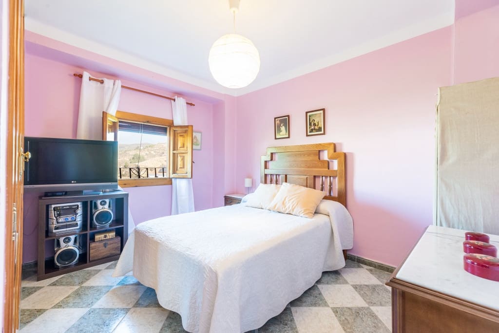 4 soveværelse Byhus til salg i Restabal med garage - € 250.000 (Ref: 9164449)