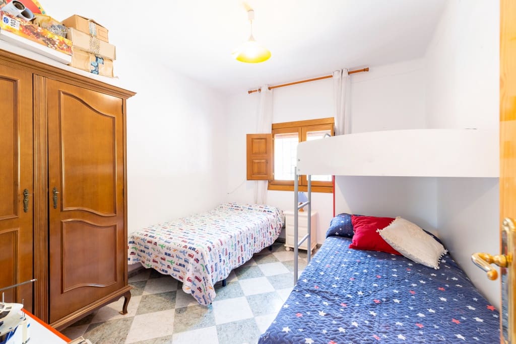 4 soveværelse Byhus til salg i Restabal med garage - € 250.000 (Ref: 9164449)