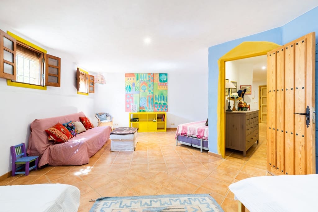 5 slaapkamer Finca/Landhuis te koop in El Pinar met zwembad garage - € 850.000 (Ref: 9360400)