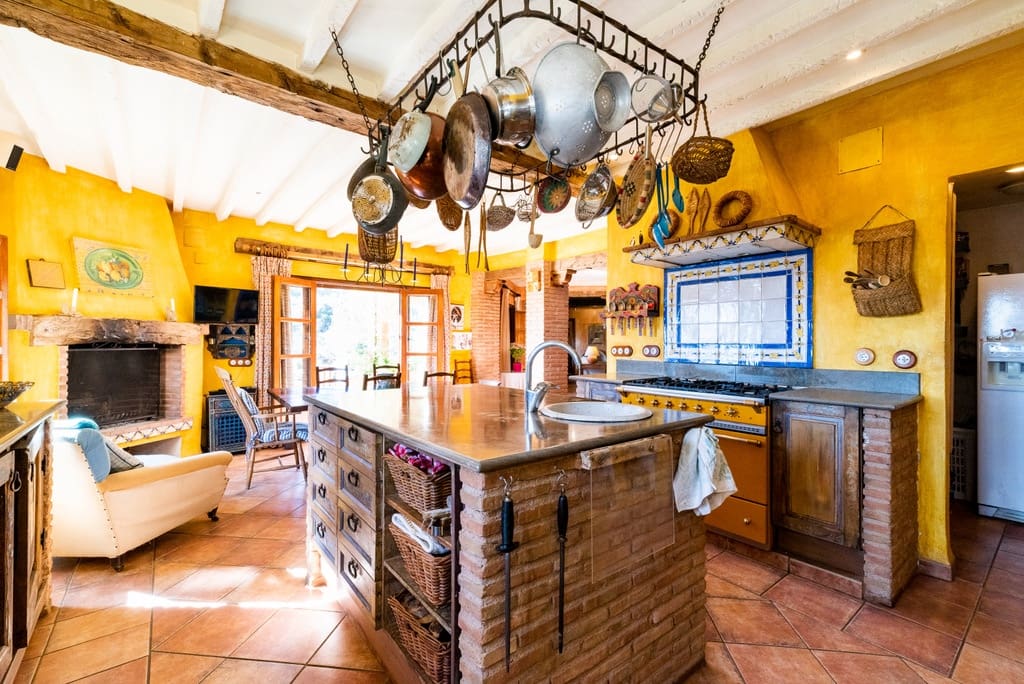 5 slaapkamer Finca/Landhuis te koop in El Pinar met zwembad garage - € 850.000 (Ref: 9360400)