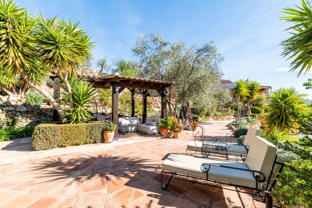 5 slaapkamer Finca/Landhuis te koop in El Pinar met zwembad garage - € 850.000 (Ref: 9360400)