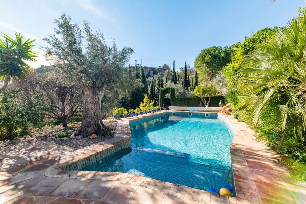 5 slaapkamer Finca/Landhuis te koop in El Pinar met zwembad garage - € 850.000 (Ref: 9360400)