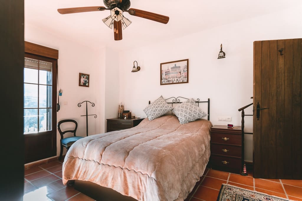 4 bedroom Villa for sale in Niguelas with pool - € 350,000 (Ref: 9414422)