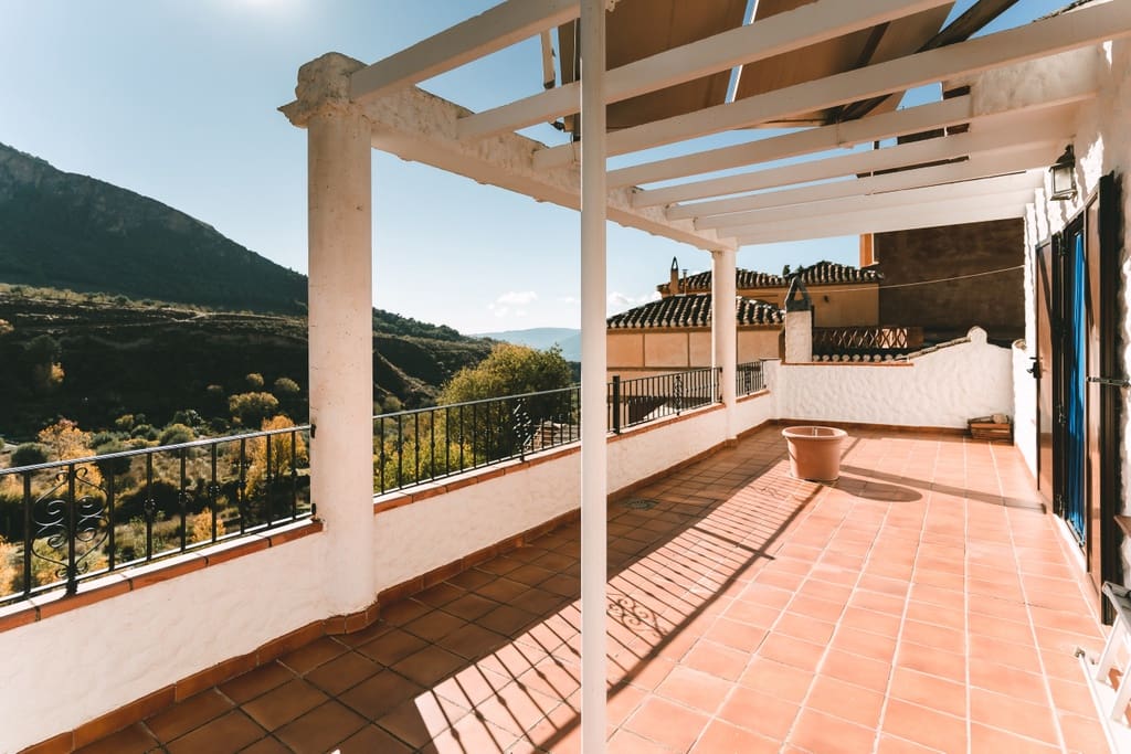 4 bedroom Villa for sale in Niguelas with pool - € 350,000 (Ref: 9414422)