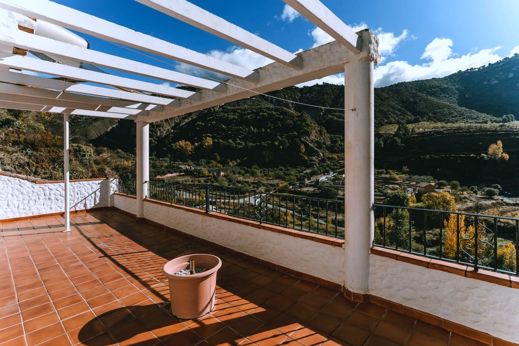 4 bedroom Villa for sale in Niguelas with pool - € 350,000 (Ref: 9414422)