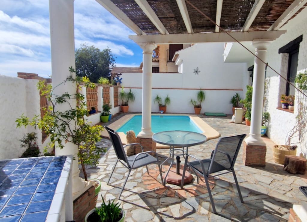 4 bedroom Villa for sale in Niguelas with pool - € 350,000 (Ref: 9414422)