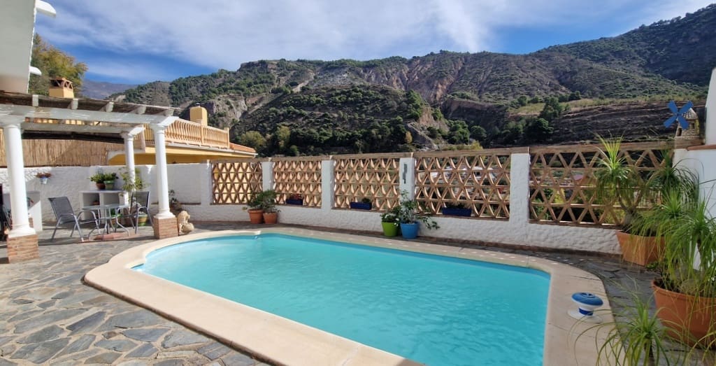 4 bedroom Villa for sale in Niguelas with pool - € 350,000 (Ref: 9414422)