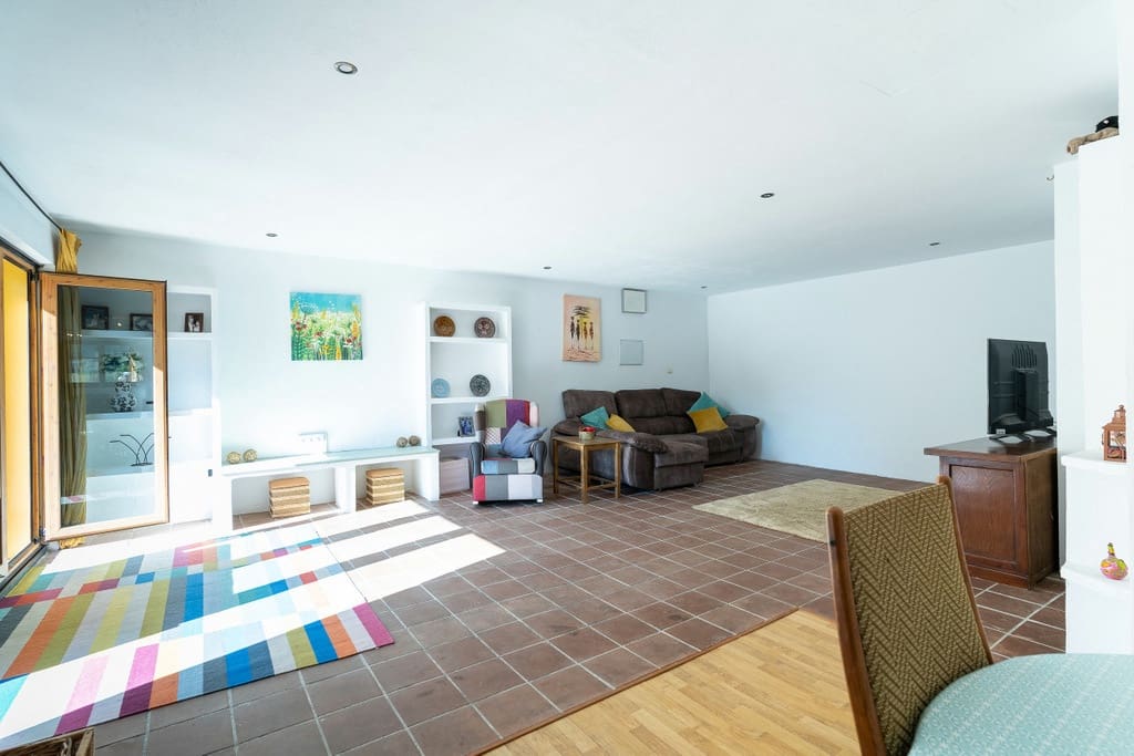 5 bedroom Villa for sale in Niguelas with pool garage - € 465,000 (Ref: 9420662)