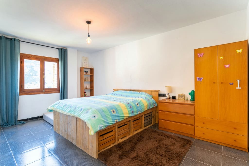 5 bedroom Villa for sale in Niguelas with pool garage - € 465,000 (Ref: 9420662)