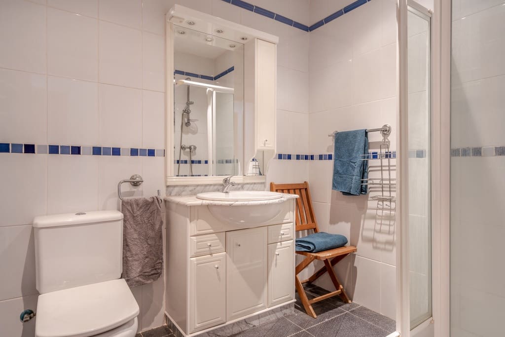 5 bedroom Villa for sale in Niguelas with pool garage - € 465,000 (Ref: 9420662)