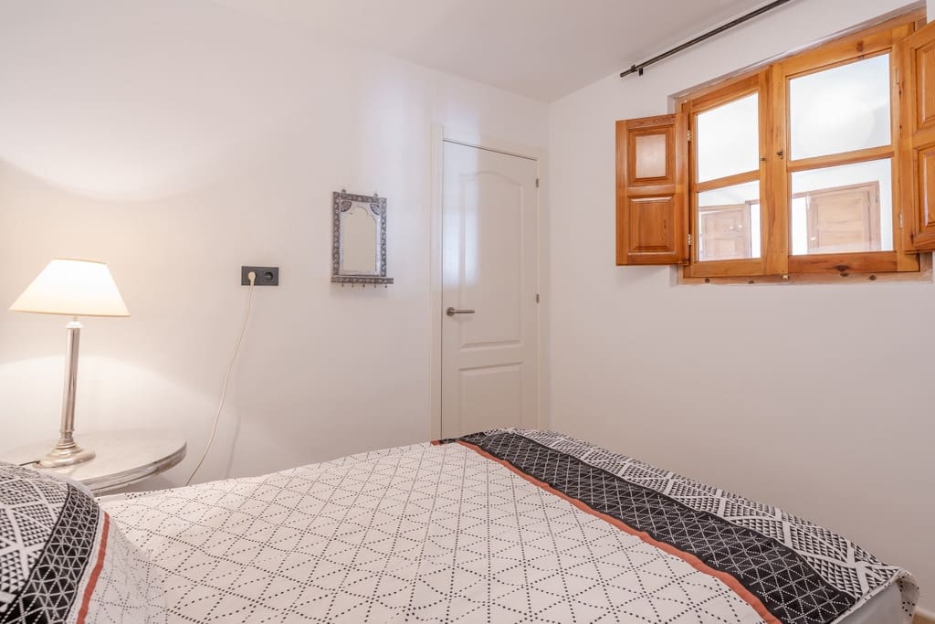 5 bedroom Villa for sale in Niguelas with pool garage - € 465,000 (Ref: 9420662)