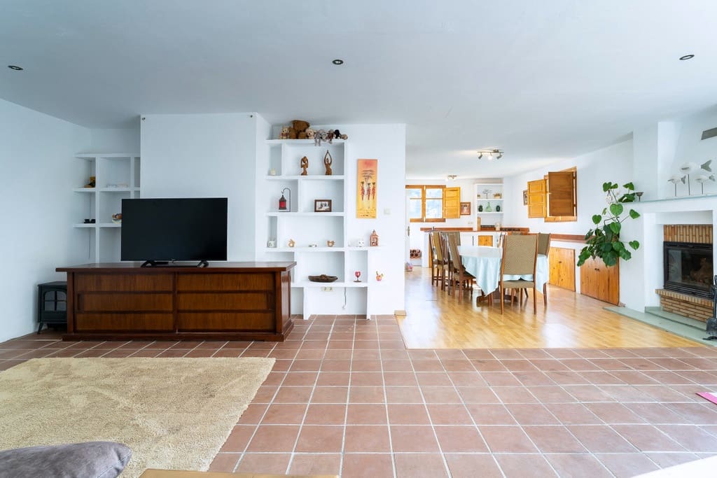 5 bedroom Villa for sale in Niguelas with pool garage - € 465,000 (Ref: 9420662)