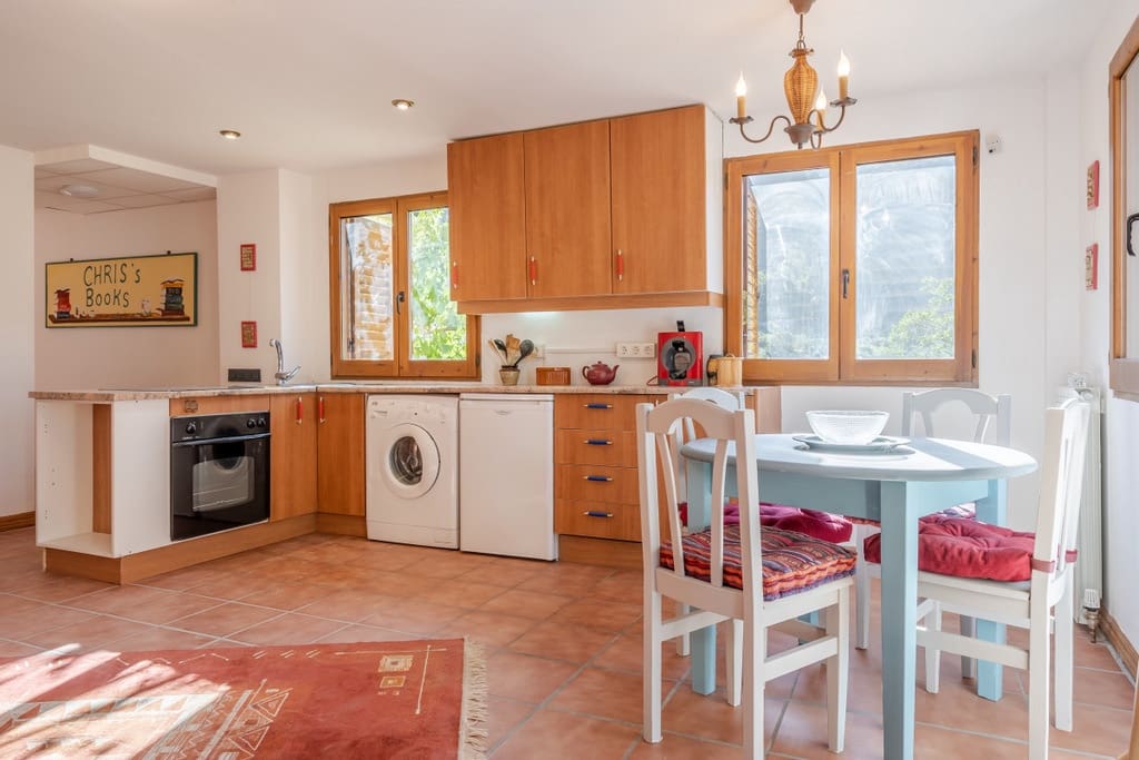 5 bedroom Villa for sale in Niguelas with pool garage - € 465,000 (Ref: 9420662)