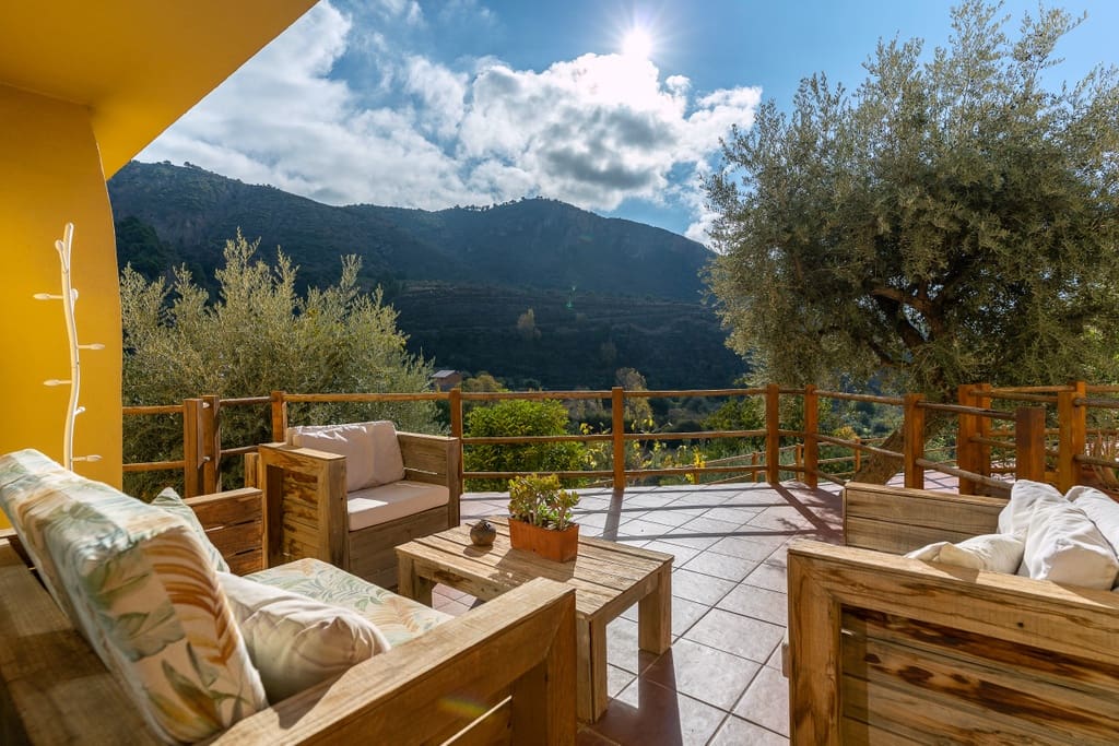 5 bedroom Villa for sale in Niguelas with pool garage - € 465,000 (Ref: 9420662)