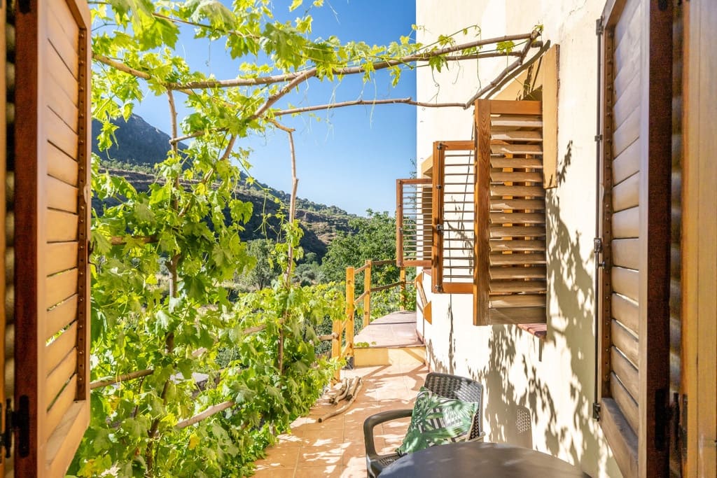 5 bedroom Villa for sale in Niguelas with pool garage - € 465,000 (Ref: 9420662)