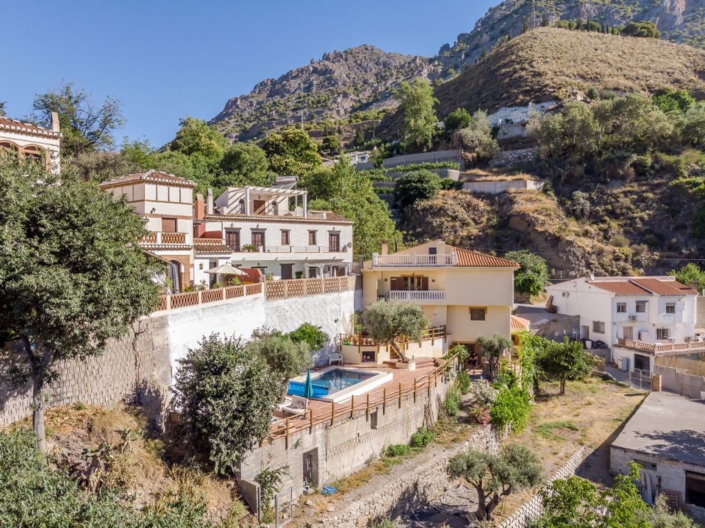 5 bedroom Villa for sale in Niguelas with pool garage - € 465,000 (Ref: 9420662)