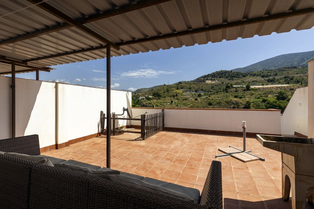 2 bedroom Apartment for sale in Velez de Benaudalla with pool garage - € 139,000 (Ref: 9806735)