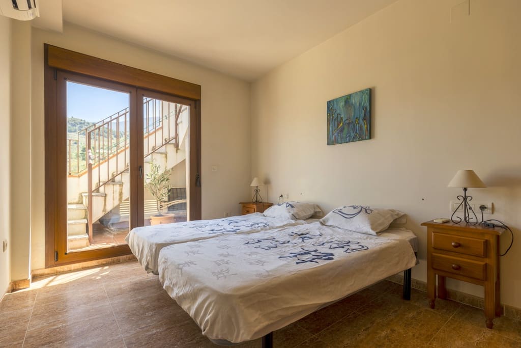 2 bedroom Apartment for sale in Velez de Benaudalla with pool garage - € 139,000 (Ref: 9806735)