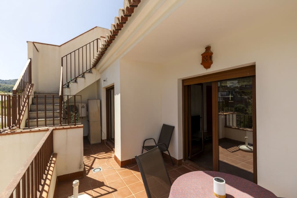 2 bedroom Apartment for sale in Velez de Benaudalla with pool garage - € 139,000 (Ref: 9806735)