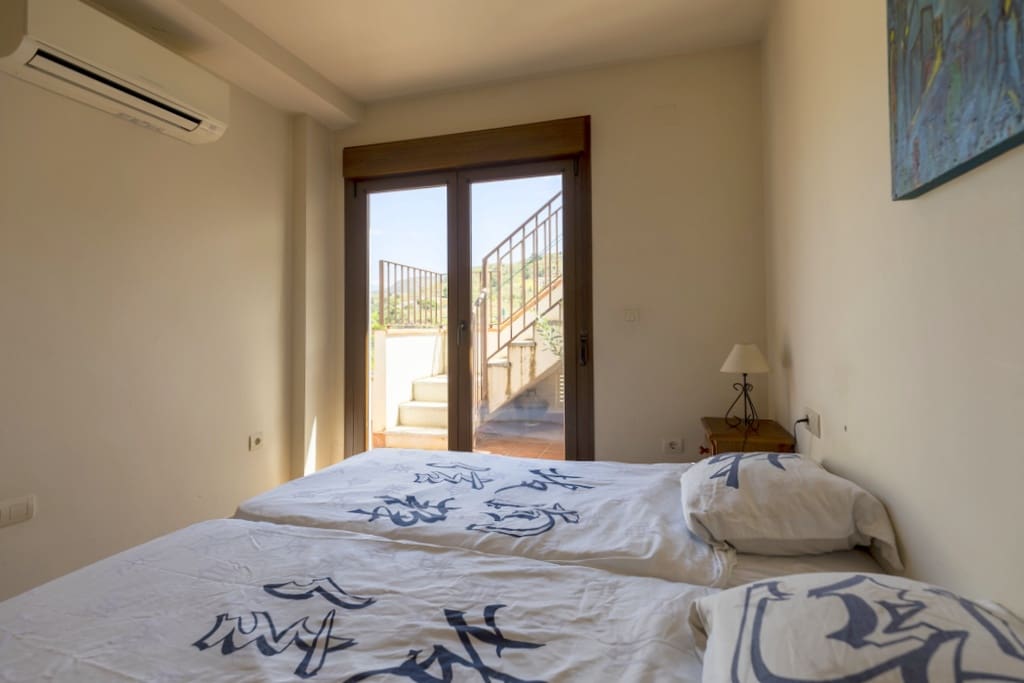 2 bedroom Apartment for sale in Velez de Benaudalla with pool garage - € 139,000 (Ref: 9806735)