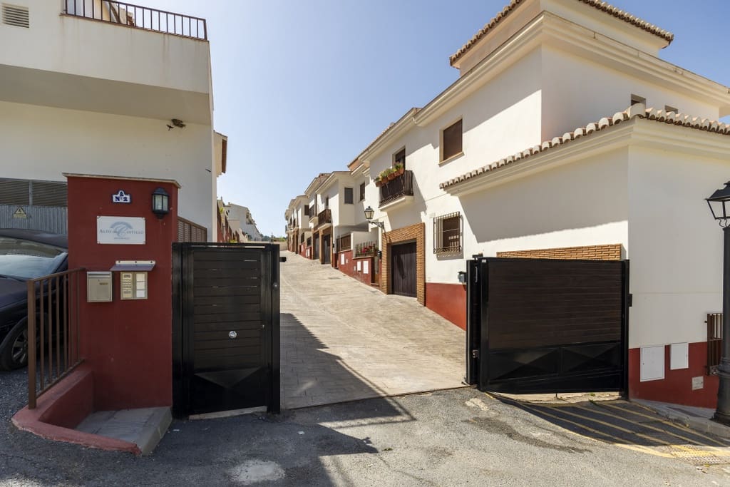 2 bedroom Apartment for sale in Velez de Benaudalla with pool garage - € 139,000 (Ref: 9806735)