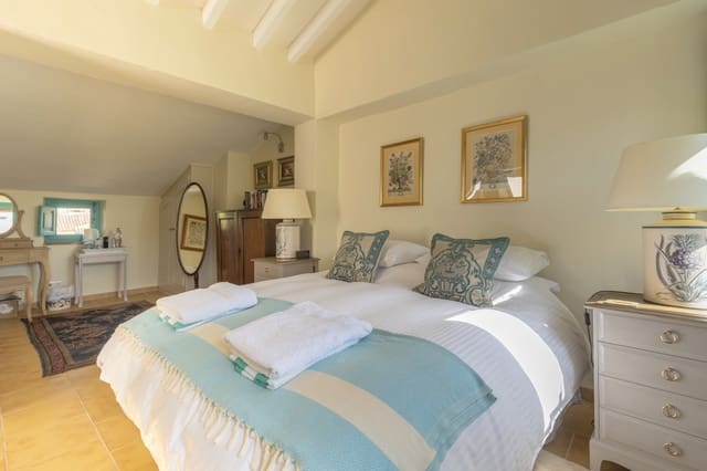 5 quarto Casa em Banda para venda em Pinos del Valle, El Pinar com piscina - 398 000 € (Ref: 9814666)