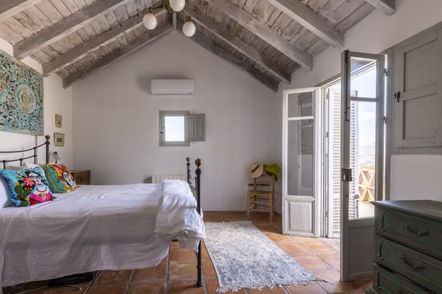 5 sypialnia Willa na sprzedaż w Pinos del Valle, El Pinar z basenem garażem - 449 000 € (Ref: 9940801)