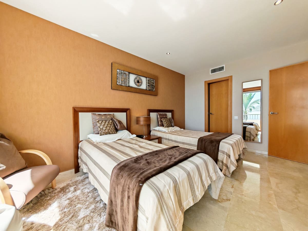 3 slaapkamer Appartement te koop in Los Monteros met zwembad garage - € 515.000 (Ref: 10004183)