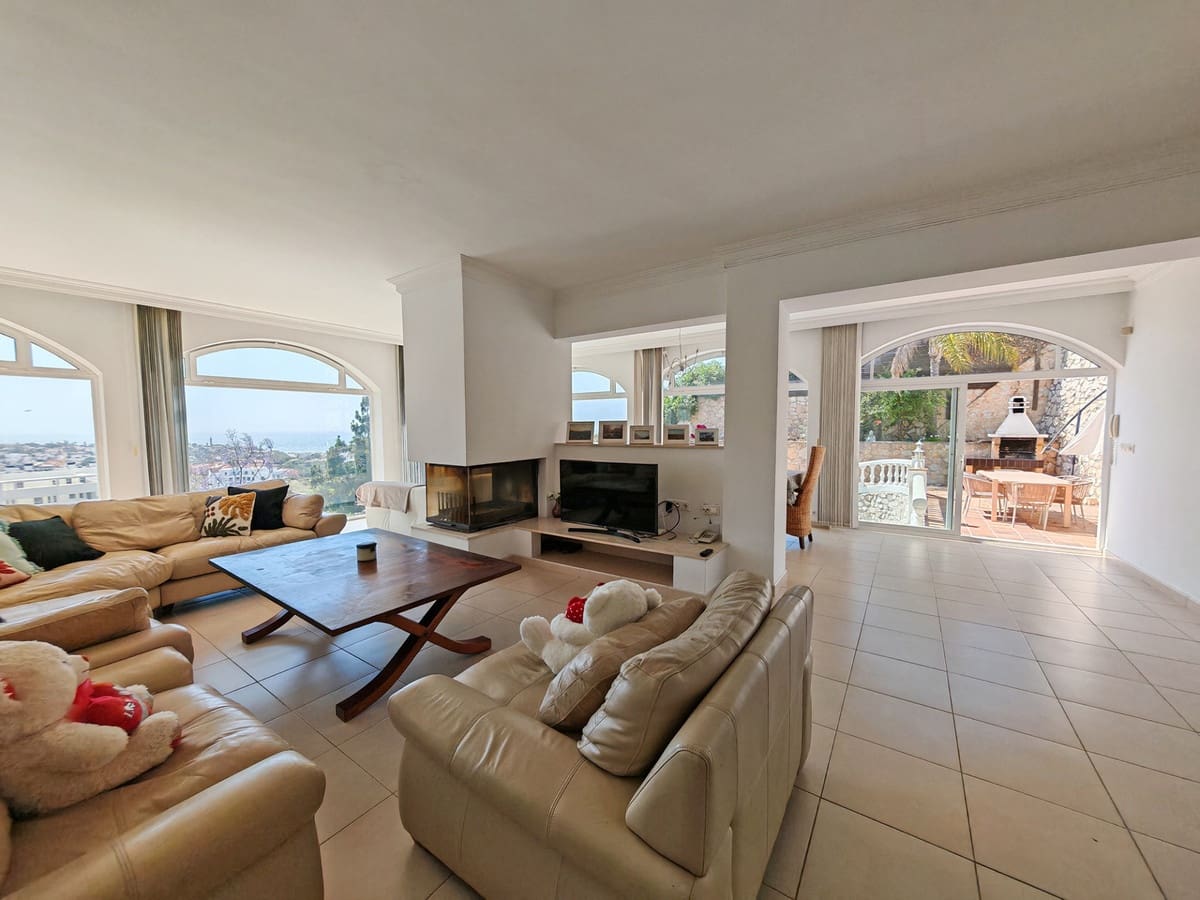 4 quarto Moradia para venda em El Chaparral com piscina garagem - 996 000 € (Ref: 10017528)